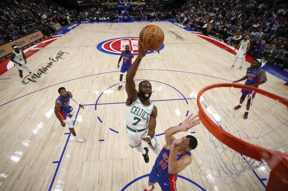 追光 ｜ 新年首次集训，国足练了啥？2025-01-19.